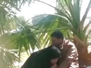 Тинејџерка и келеш Хинди секси колеџ девојка на оргазам на нејзината фонтана