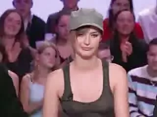 # секси хинди победи Славна личност Шоу со многу голи пичка #